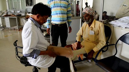أطراف اصطناعية يسيرة الكلفة في الهند تعيد الأمل لآلاف المعوقين