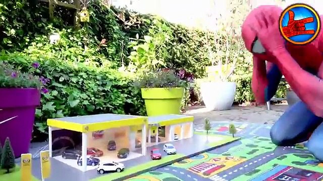 Spiderman Order a HAMBURGER at MCDONALDS! Opel Drive Thru HULK Balloons in Real Life Betaalmetviews