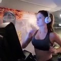 [Girl sexy] The famous vlogger Amanda Cerny burns the mens eye with a sexy dance in the g