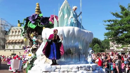 Disney Frozen Elsa and Anna Parade Float Breaks Down! HD
