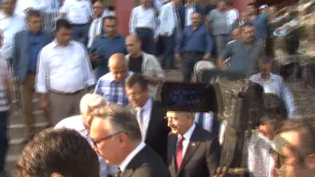 Kılıçdaroğlu Üzüm Çalıştayından Ayrıldı- Manisa'nın Alaşehir İlçesinde Gerçekleştirilen Üzüm...