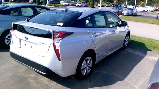 2017 Toyota Prius v Uniontown PA | Toyota Prius v Dealership Uniontown PA