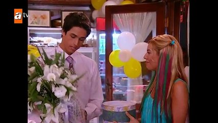 Selenanın ilk müşterisi! by Scott Haney