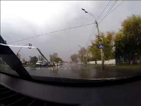 Il est éjecté de son camion après avoir percuté un lampadaire