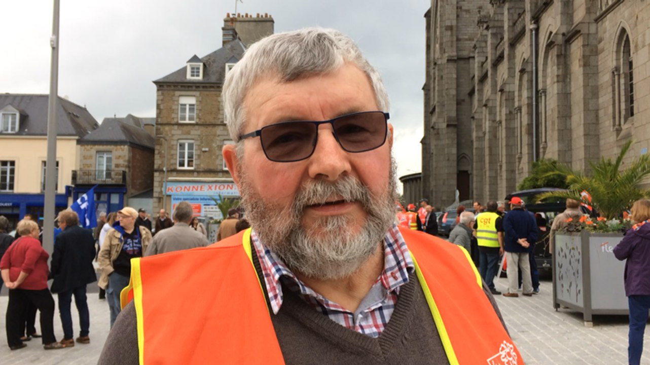 Les retraités manifestent dans les rues de Flers