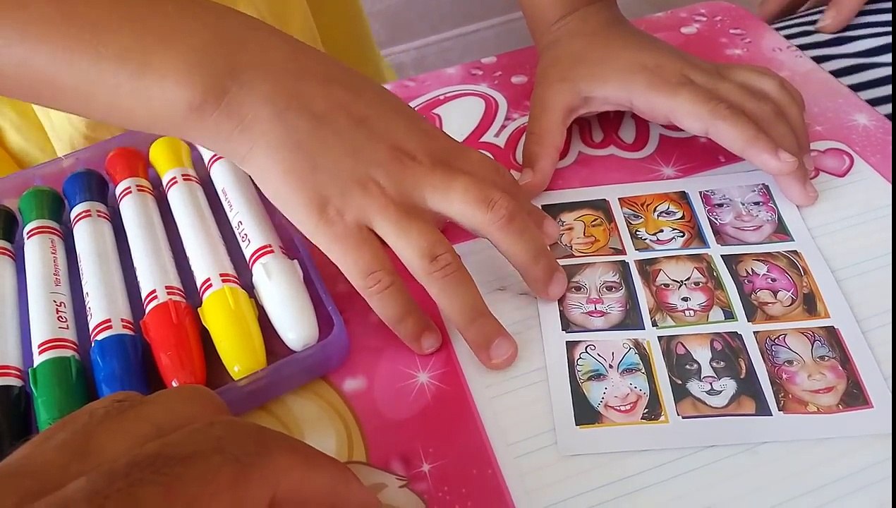 yüz boyama elif ve annesi yüz makyajı yapıyorlar . Eğlenceli çocuk videosu