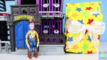 Disney Pixar Toy Story Buzz & Zurg have an exciting stop motion adventure! Zurg kidnaps Buzz!!