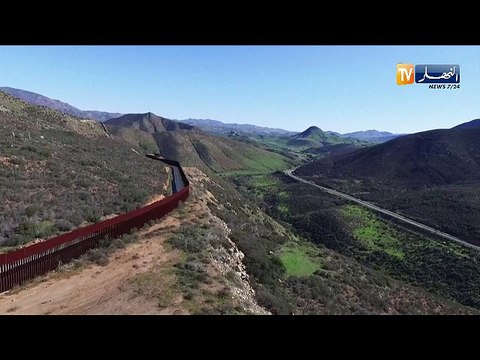 الحكومة الأمريكية تبدأ العمل في بناء نماذج الجدار الفاصل مع المكسيك