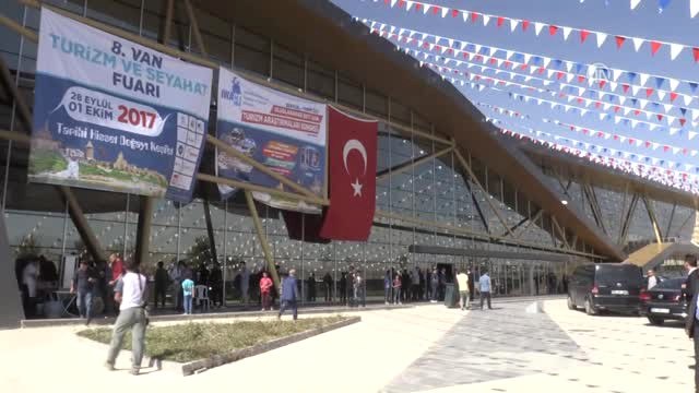 8. Van Turizm ve Seyahat Fuarı Açıldı