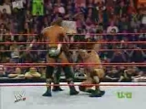 Raw 5 11 07 The DX vs Randy Orton & Umaga-part-1