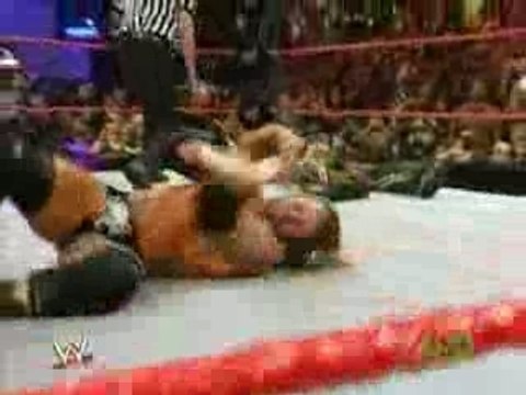 Raw 5 11 07 The DX vs Randy Orton & Umaga-part-2