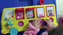 Onibus de Atividades Peppa Brincando com Mamãe Papai e Irmã - Brinquedo Peppa