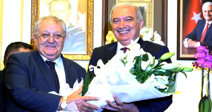 Kadir Topbaş Devir Teslim Törenine Katılmadı! Yeni Başkan, Mührü Vekilinden Aldı!