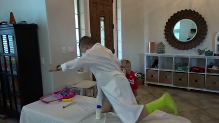 DOC MCSTUFFINS RYAN NEEDS A DOCTOR?? BAD VIRUS!! GIANT NEEDLE IN NECK!! KID DOCTOR PRETEND PLAY!!