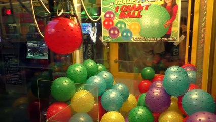 6 small balls = 1 GIANT BALL - Claw Machine Wins