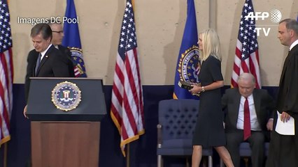 Wray toma posse como novo diretor do FBI