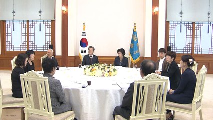 문재인 대통령, 추석 앞두고 전사·순직자 유가족 격려 / YTN