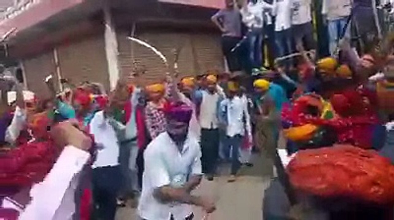 राजपूतो को तलवार से गरबा करते हुए पहले कभी नही देखा होगा !! तलवार गरबा राजपूतो का !! Jai Rajputana
