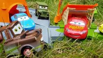 Disney Cars 3 Toys Lightning McQueen and Radiator Springs go to Muddy Trench