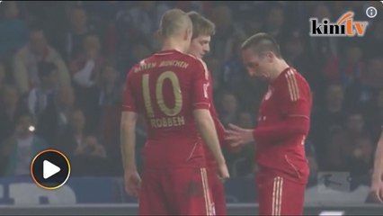 Berebut penalti, Budesliga saran Neymar, Cavani selesai guna 'osom'