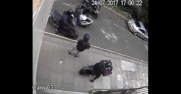 Désaccords entre ses hommes.