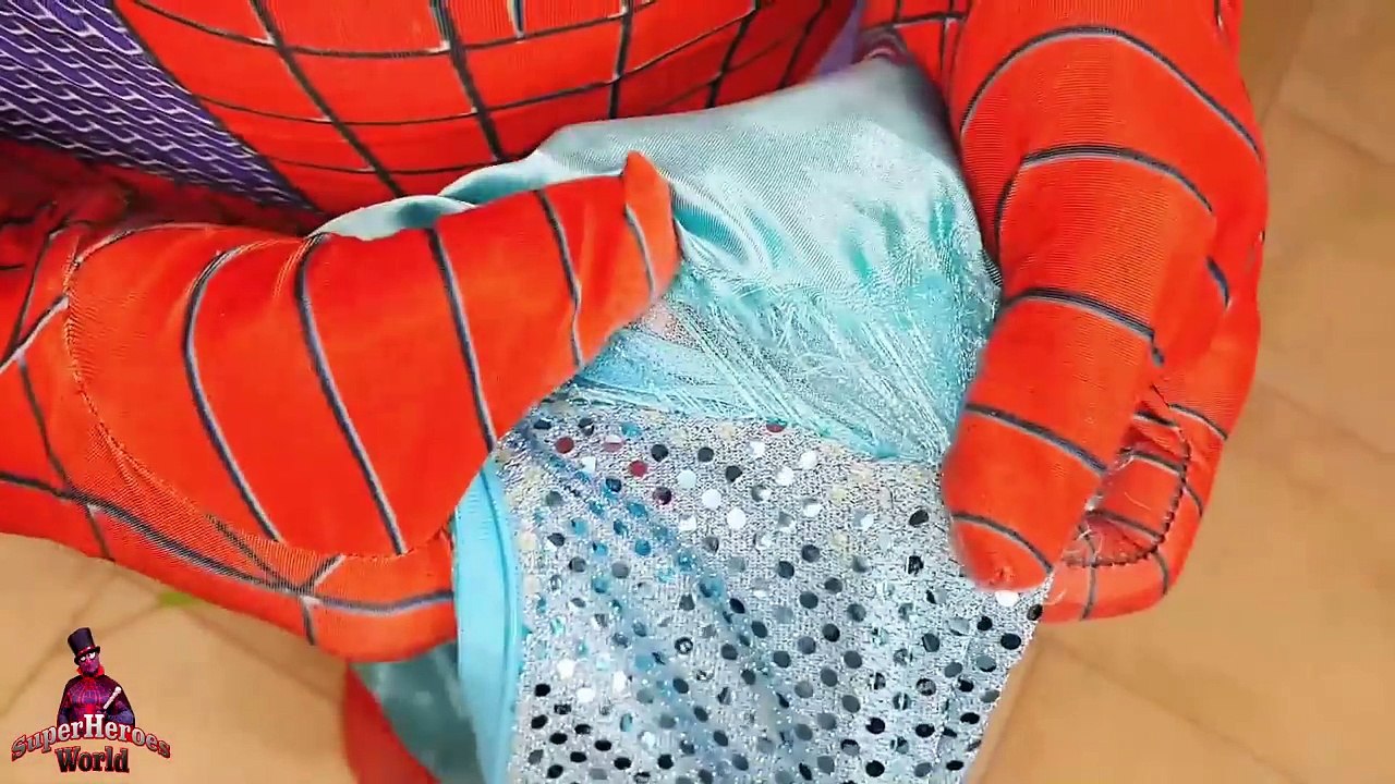 Frozen Elsa DRESS SHOPPING! ELSAS DRESS IS MISSING! Spiderman vs Catwoman Joker Fun Super
