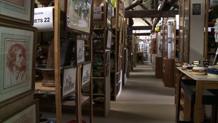 Clap de fin: des milliers d'accessoires de cinéma aux enchères