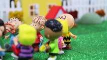 NEW GIANT Surprise Toys THE PEANUTS MOVIE Happy Dance Snoopy & Charlie Brown Collectors Set