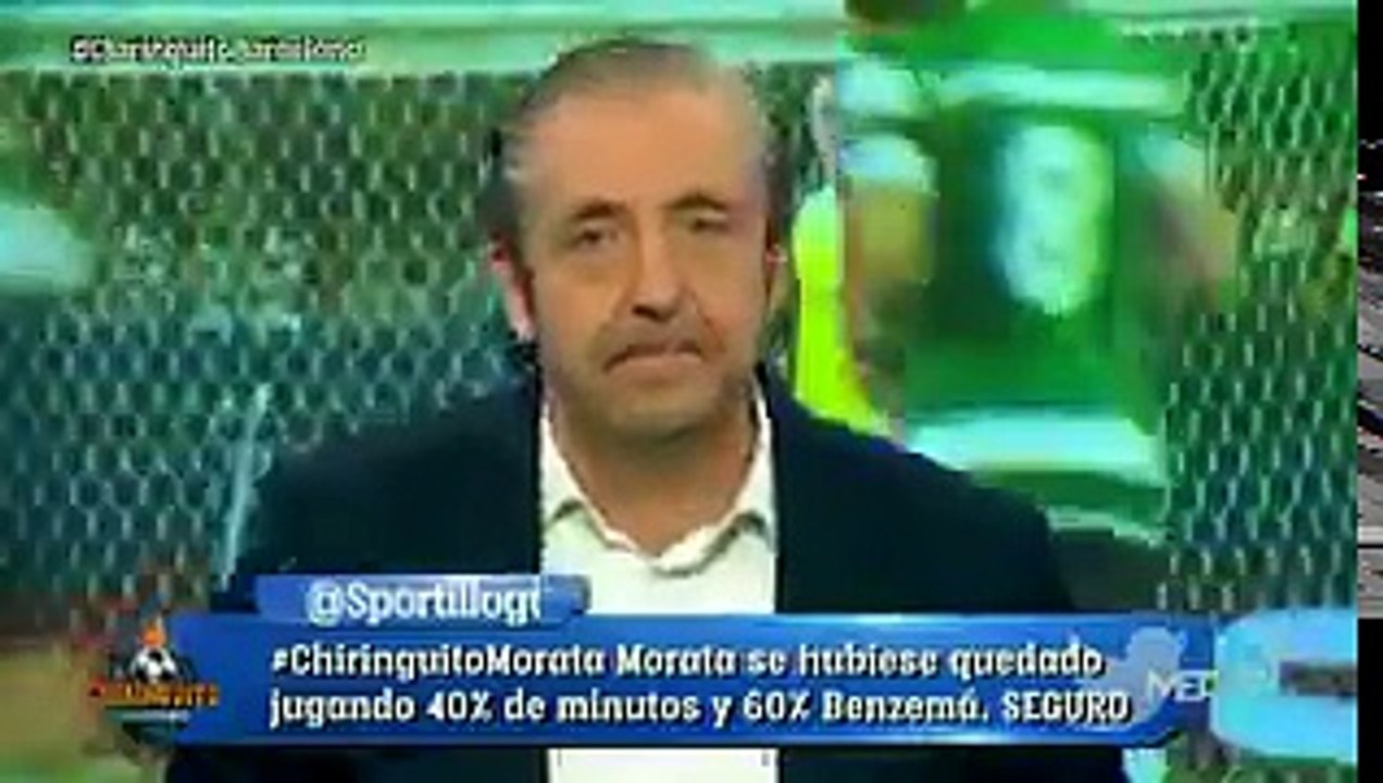 Un spectateur embrasse le pied gauche de Lionel Messi pendant Sporting-Barça