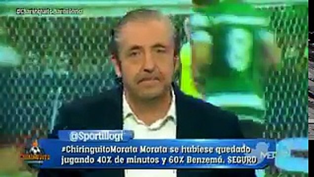 Un spectateur embrasse le pied gauche de Lionel Messi pendant Sporting-Barça