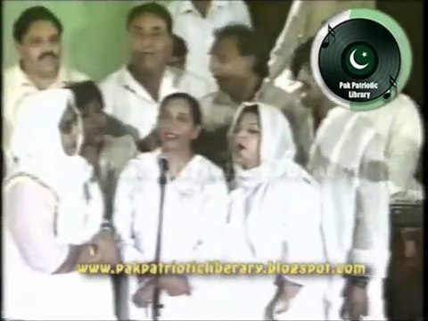 LIVE version - Aey Hawa Kay Rahio - Munir Hussain Chorus - Lyrics Mehmood Sham - PTv 1986