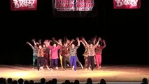 Des lycéennes japonaises dansent sur Abba