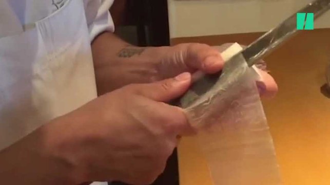 Ce maître sushi sait manier le couteau comme personne