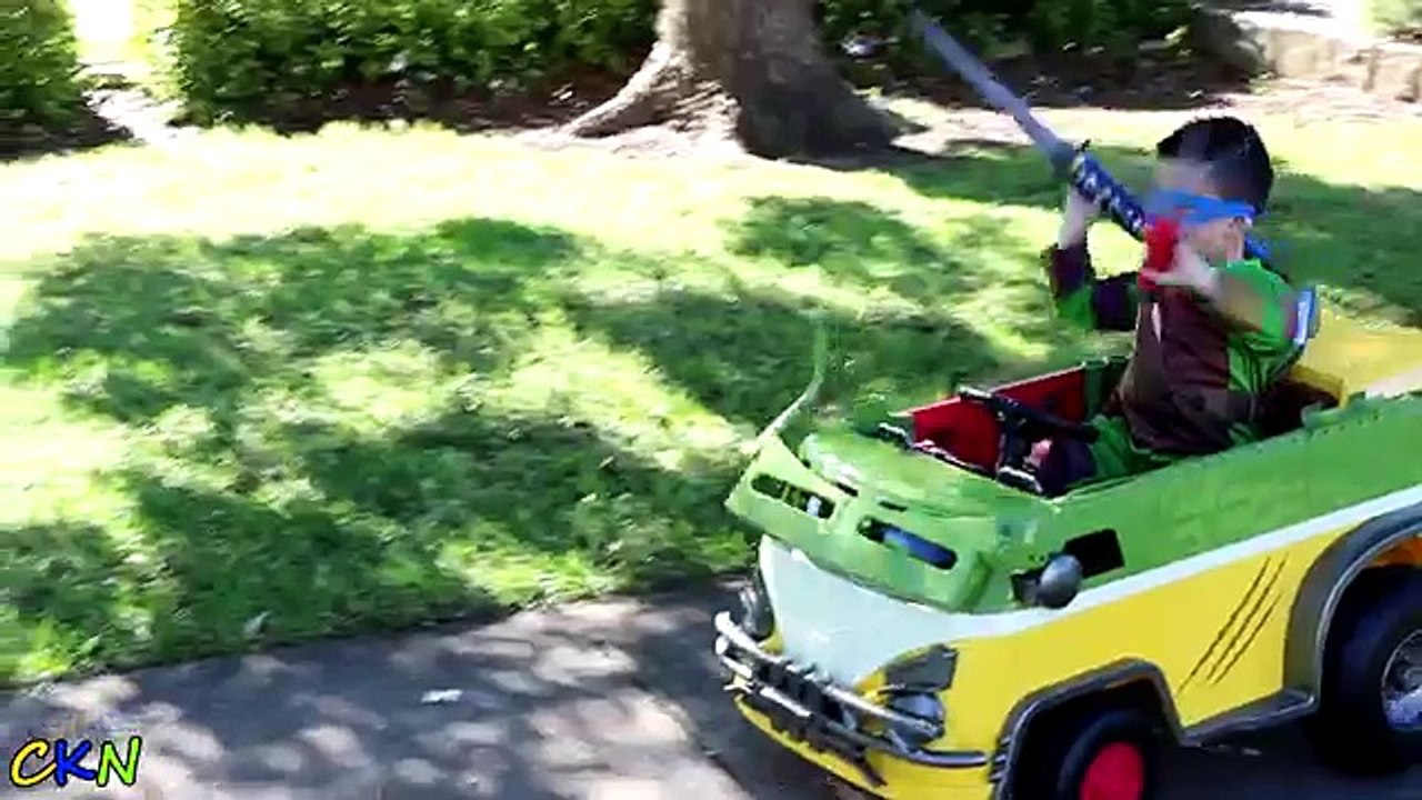 Kid Trax Ninja Turtles Party Wagon Battery Powered 6 Volt Ride-On Car Unboxing With Ckn Toys