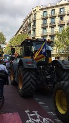 Payeses se manifiestan con sus tractores por Barcelona