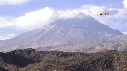 Ağrı Dağı'na Mevsimin İlk Karı Düştü