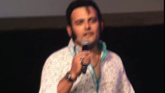 Aaron Elvis sings 'If I Can Dream' Elvis Week 2015