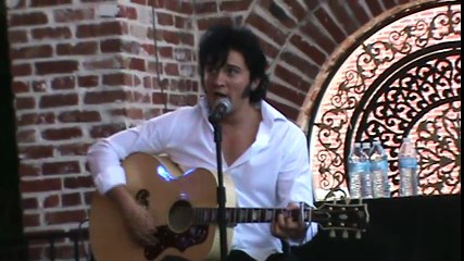 Ben Portsmouth sings 'Kentucky Rain' acoustic Elvis Week 2013
