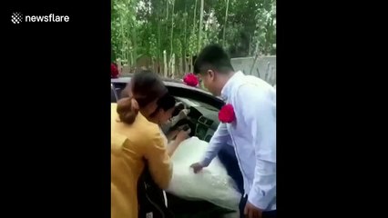 Bride won't leave car until she's finished mobile gaming