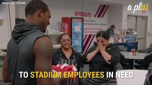 Deshaun Watson Gives First NFL Paycheck To Hurricane Harvey Victims