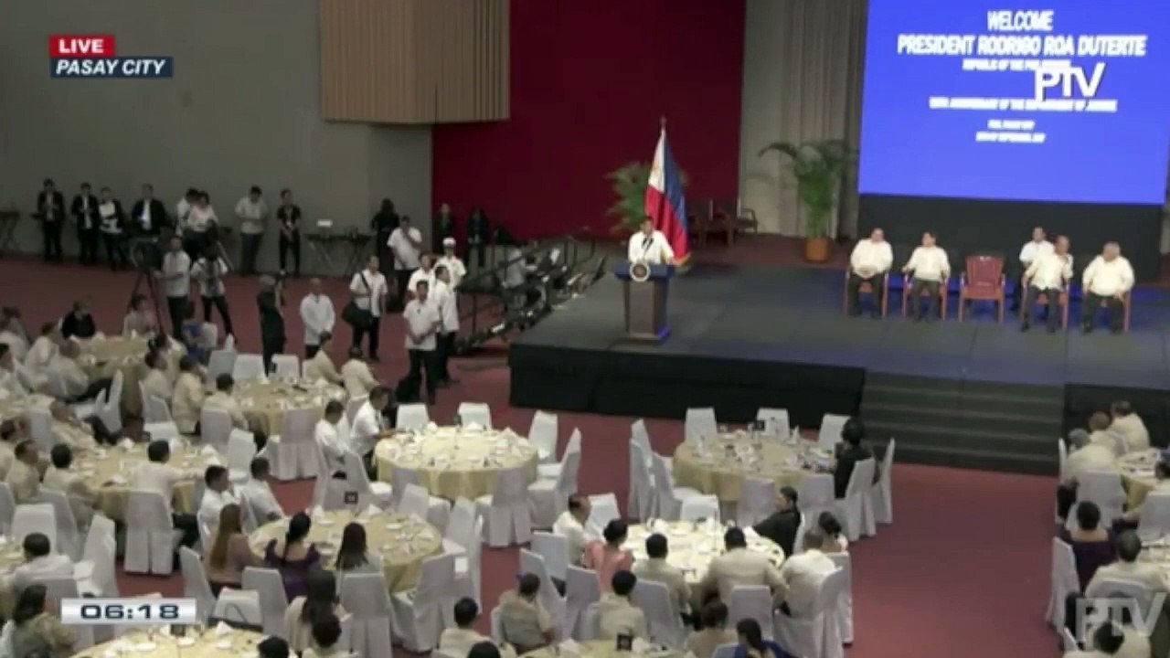 Duterte mistakenly refers to ABS-CBN chairman as ‘Gabby  Concepcion'