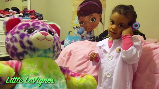DOC MCSTUFFINS CHECK-UP GIVES SHOT IN TEDDY BEAR TUMMY + LOL Surprise Doll Toys!