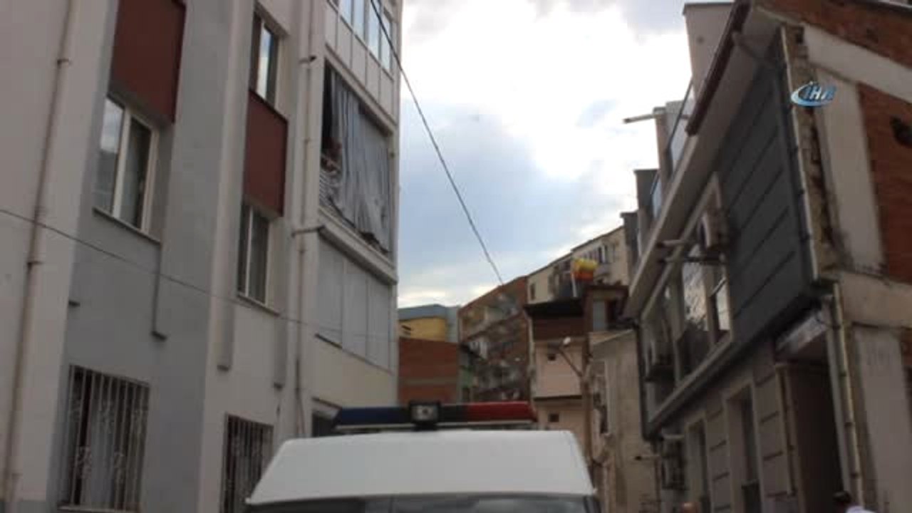 Uyuşturucu Kullanan Gencin Feci Ölümü... Önce Boğazı Kesti Sonra 2. Kattan Atladı