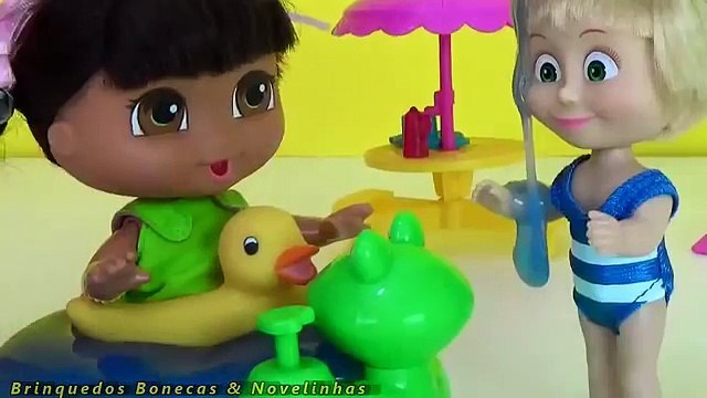Masha e Dora Aventureira Baby brincam na Piscina de Amoeba Masha and Dora Swimming pool babies