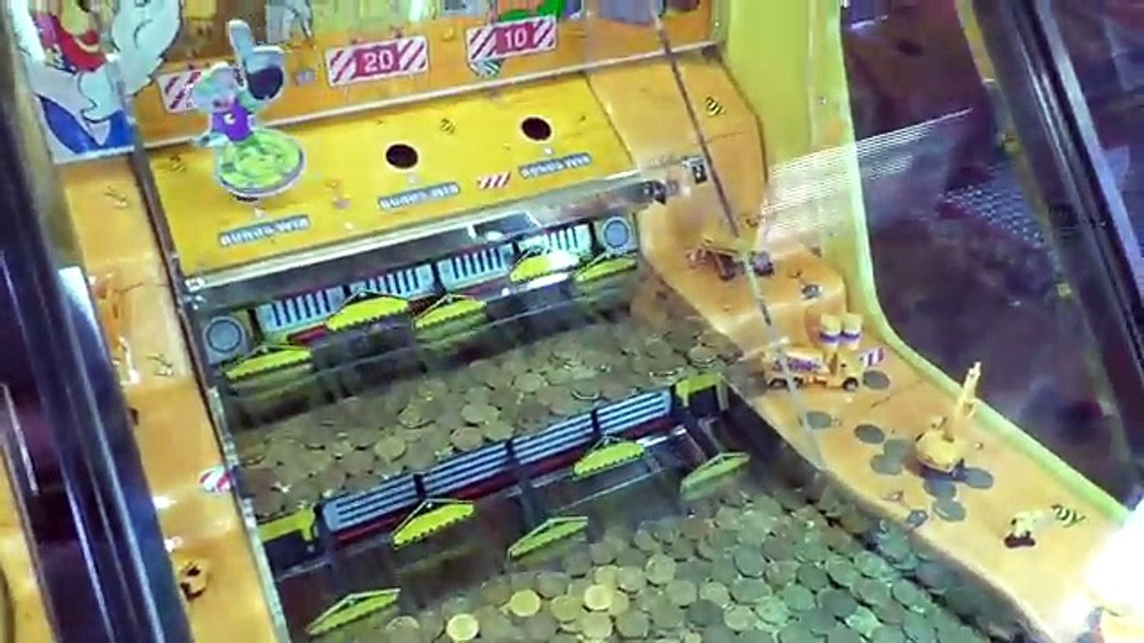 BOULDERS DOZERS at Chuck E. Cheeses - Coin Pusher