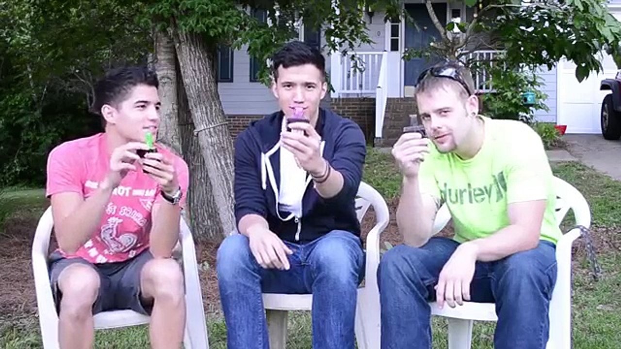 THE BUBBLE GUM CHALLENGE ft. Alex Wassabi & Bri Bri