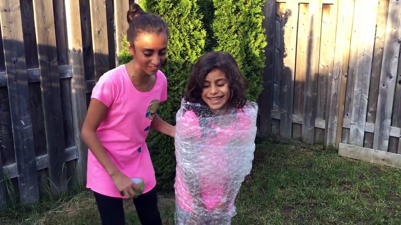 BUBBLE WRAP CHALLENGE EXTREME! Family Fun Activities Mommy vs bad kids! family ToysReview