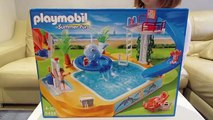 Playmobil Piscina de verano con tobogán, ducha con agua y piscina para niños en Mundo Juguetes