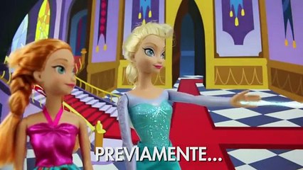 Elsa está Congelada! Anna Salvara a Elsa? Con Kristoff Hans y Cenicienta. AventurasJuguetes
