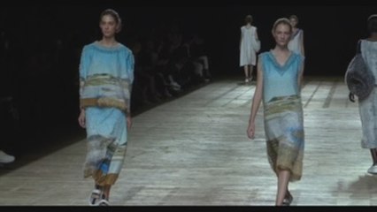 Issey Miyake busca sofisticar el estilismo urbano